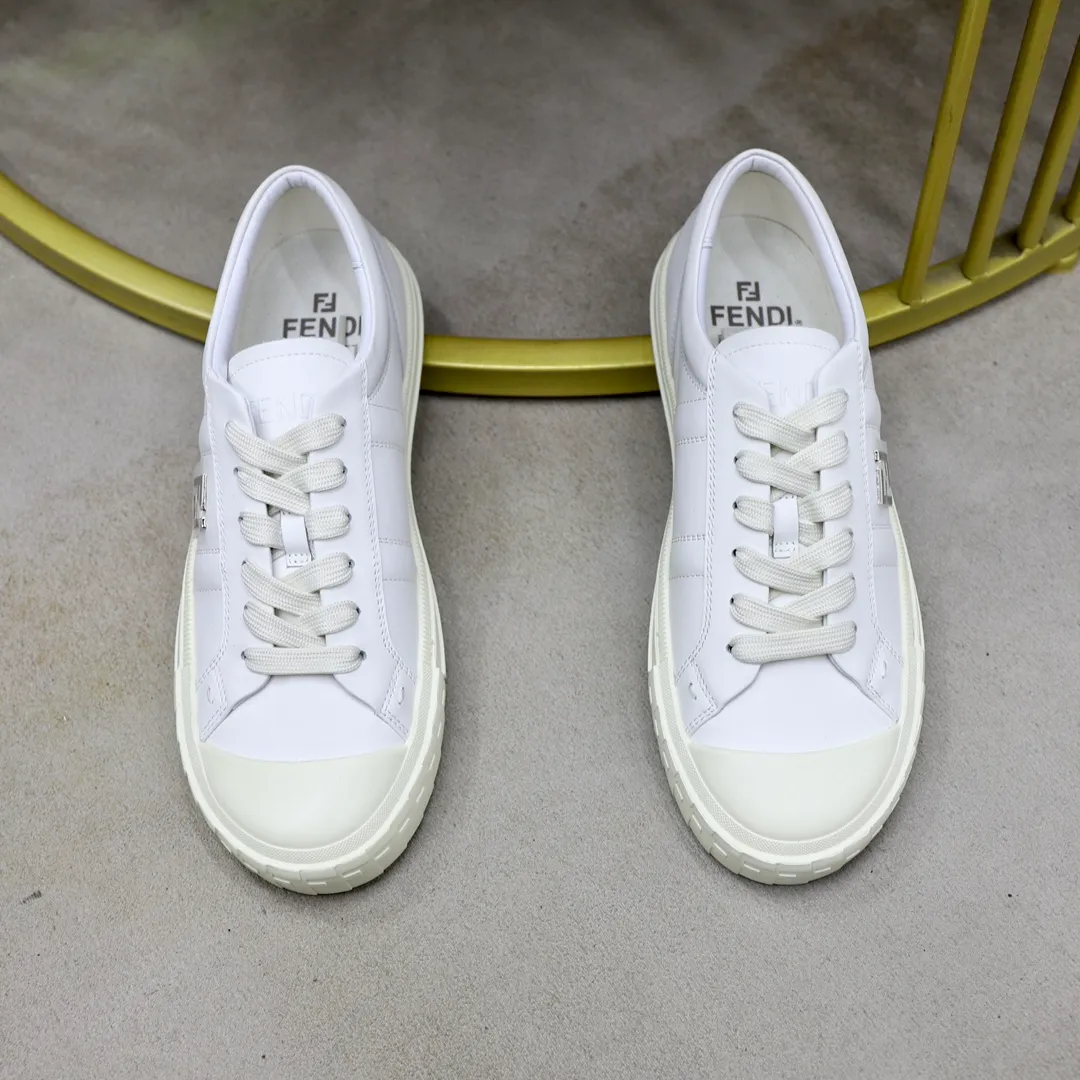 Factory price: 580💰Original order (couple model) Brand: FENDI Fendi🙅‍♂️🙅‍♂️🙅‍♂️ Size: Female 35–40, Male 39-44 (45 can be customized) Grade: Official website genuine Material: Imported original cowhide upper Original comfortable lining TPU wear-resistant lightweight outsole Style category: Loafers New trendy shoes color: actual picture color